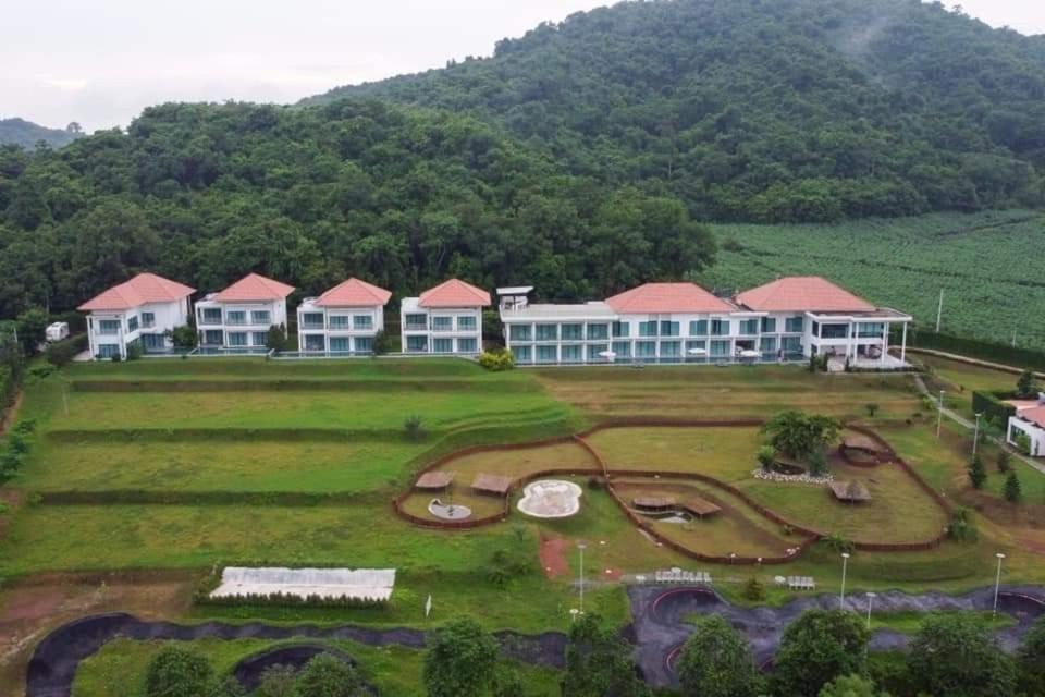 Viva Montane Hotel Ban Nong Chap Tao Exterior photo